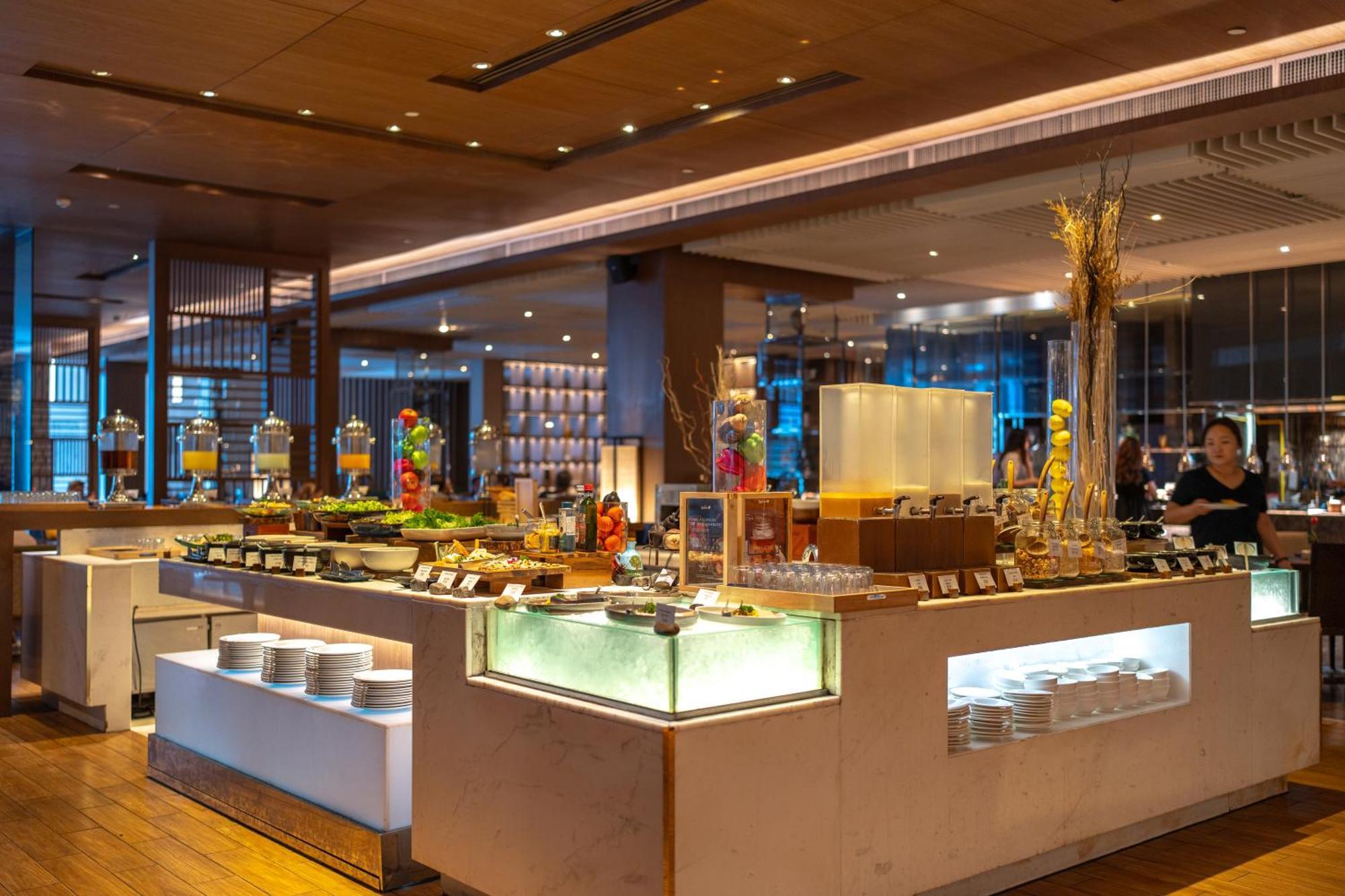 Khách sạn Radisson Blu Plaza 5*