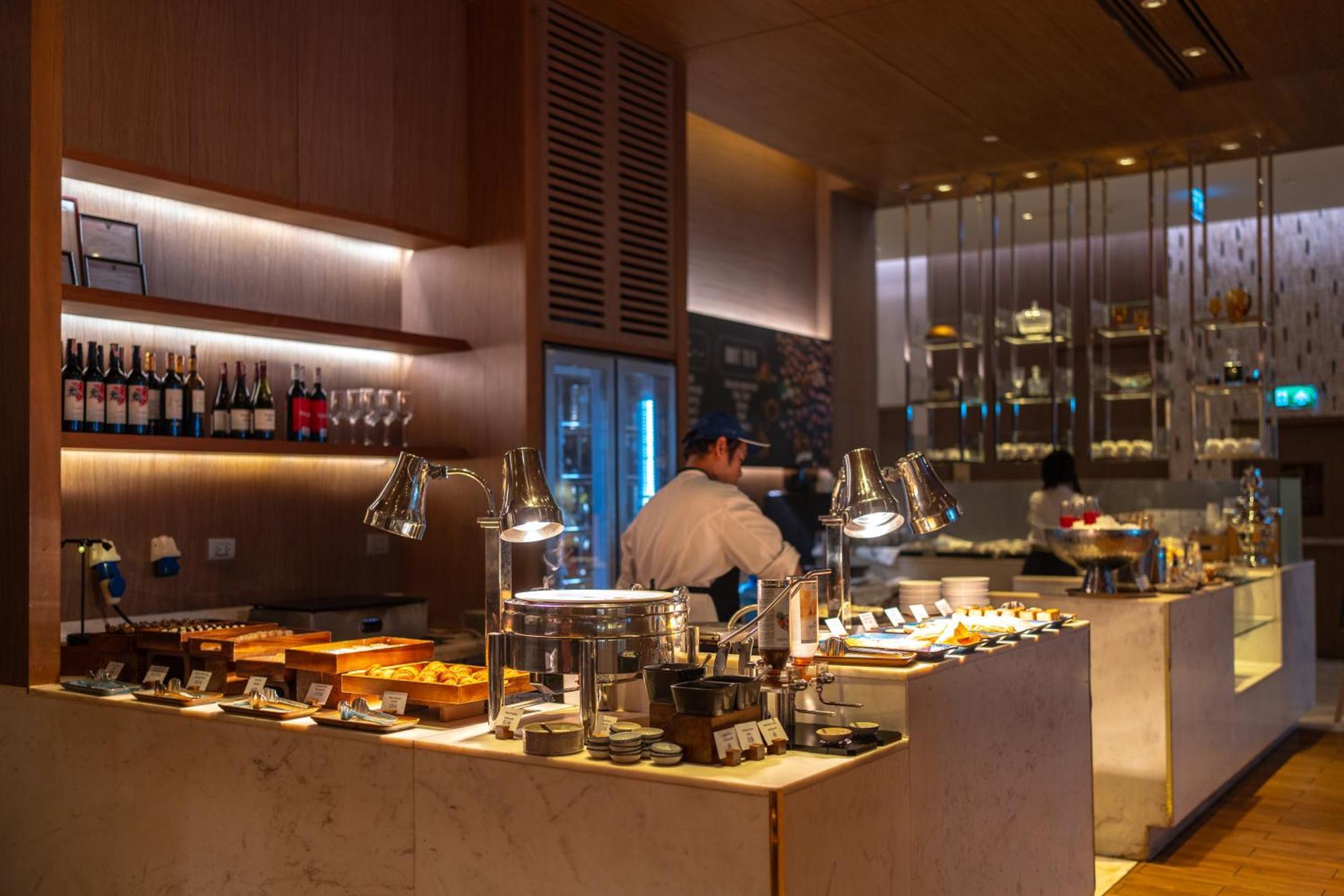 Khách sạn Radisson Blu Plaza 5*