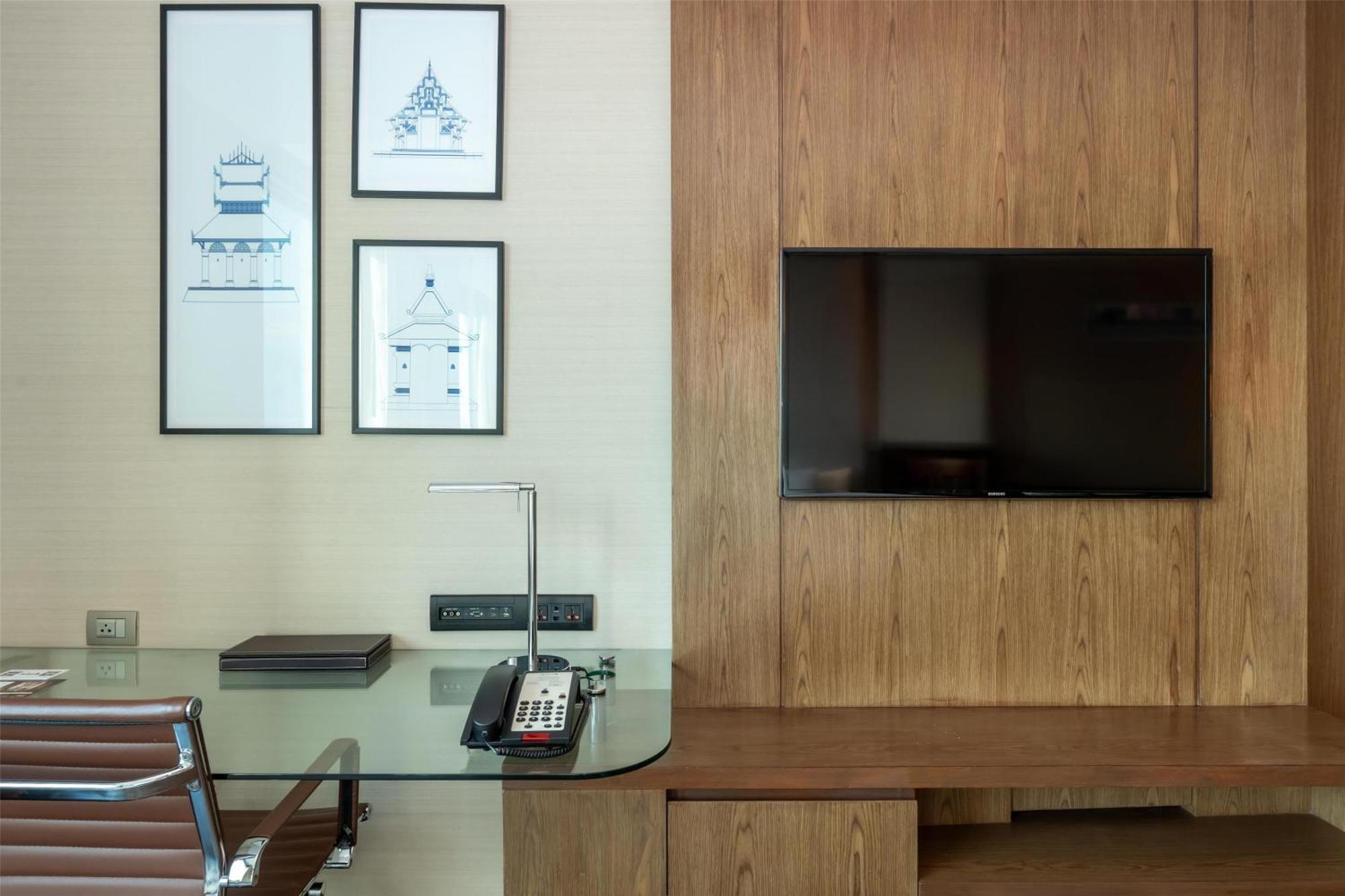 Khách sạn Radisson Blu Plaza 5*